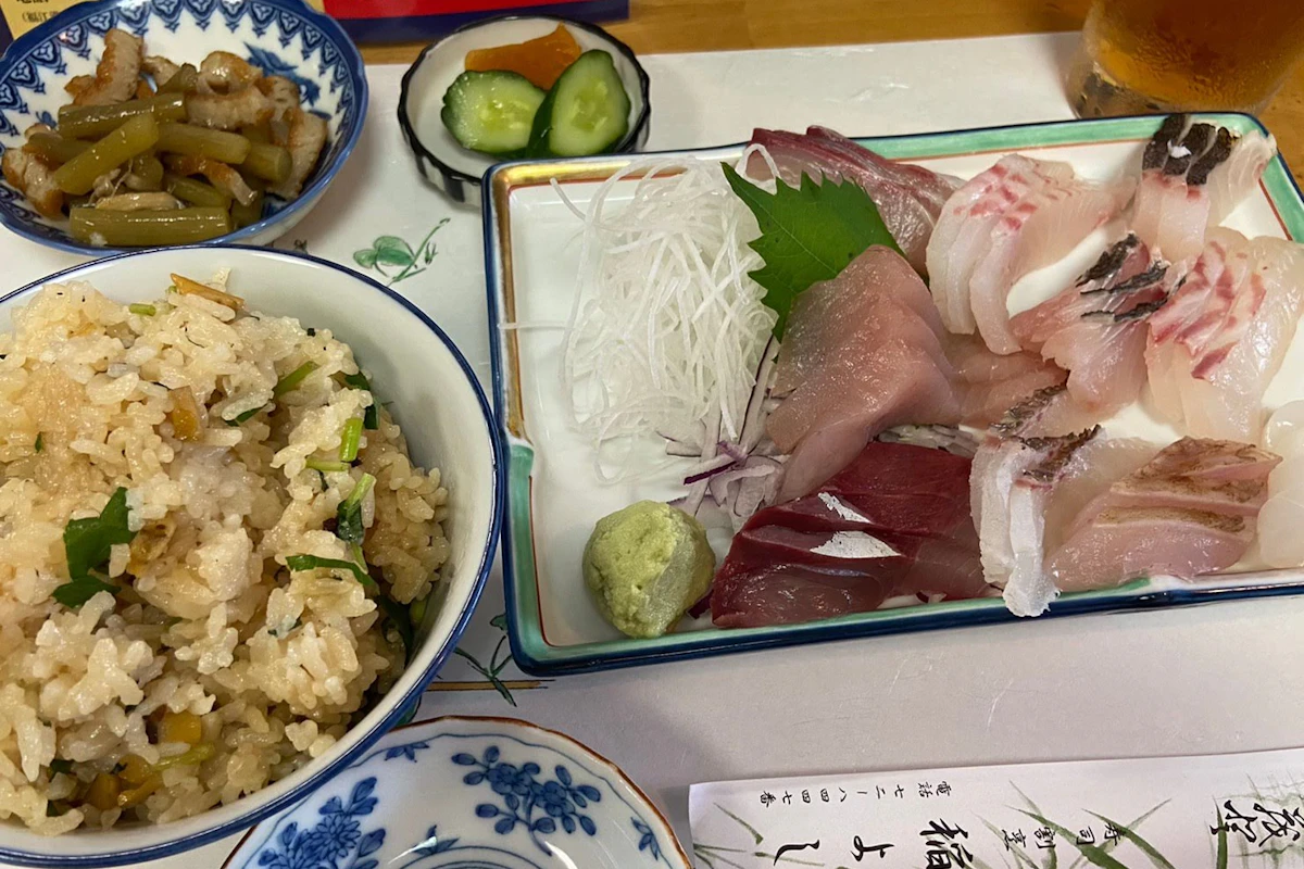 寿司割烹 稲よしで刺身を満腹になるくらい食べてきた