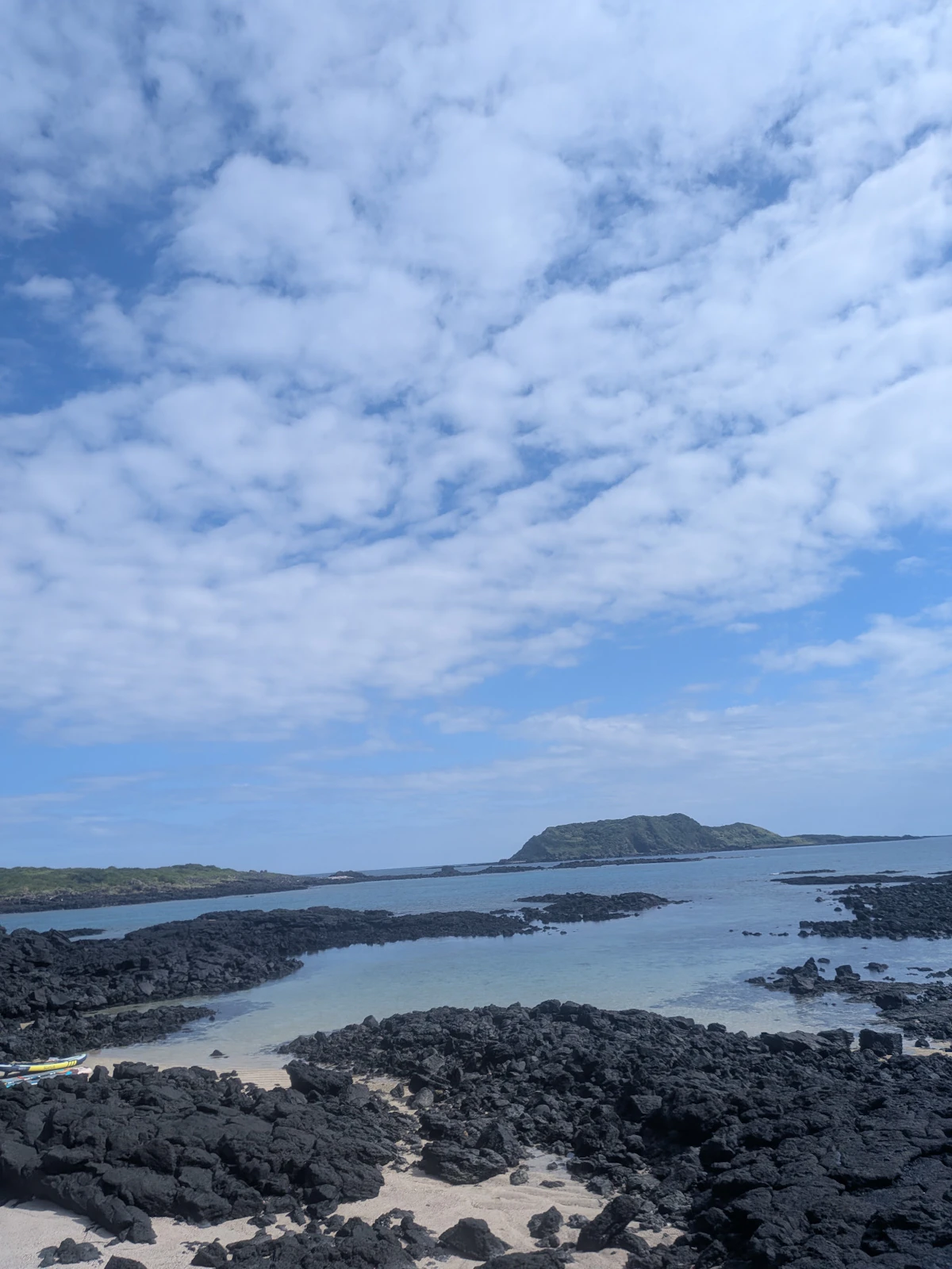 SUPを背負って赤島へ。島を一周して、大板部島の砂浜に上陸しました