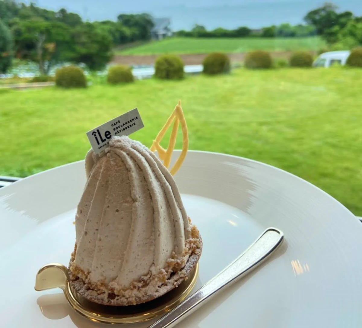 崎山にあるileカフェでケーキセット食べた