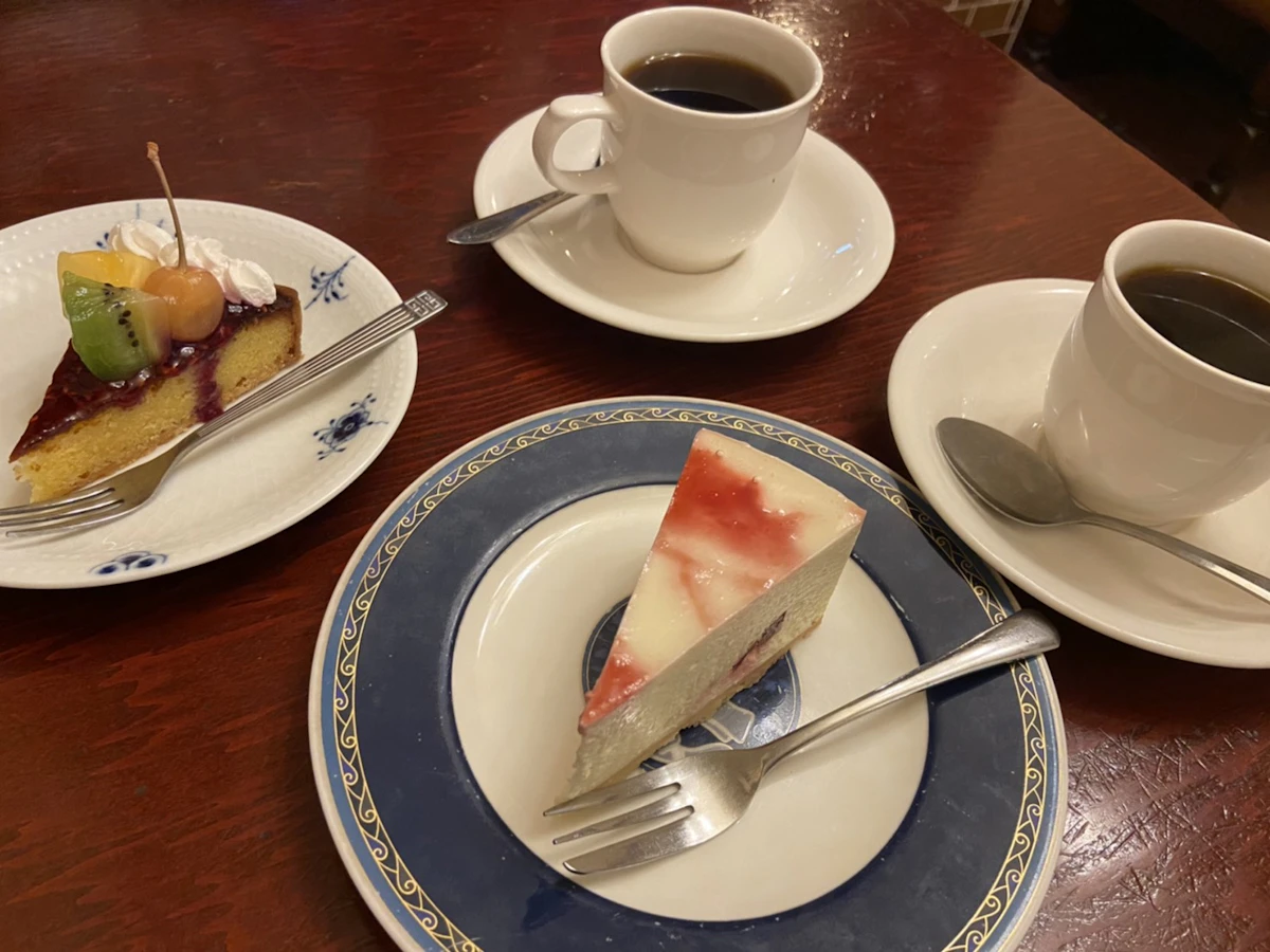 こふひいやでケーキセット食べてきた