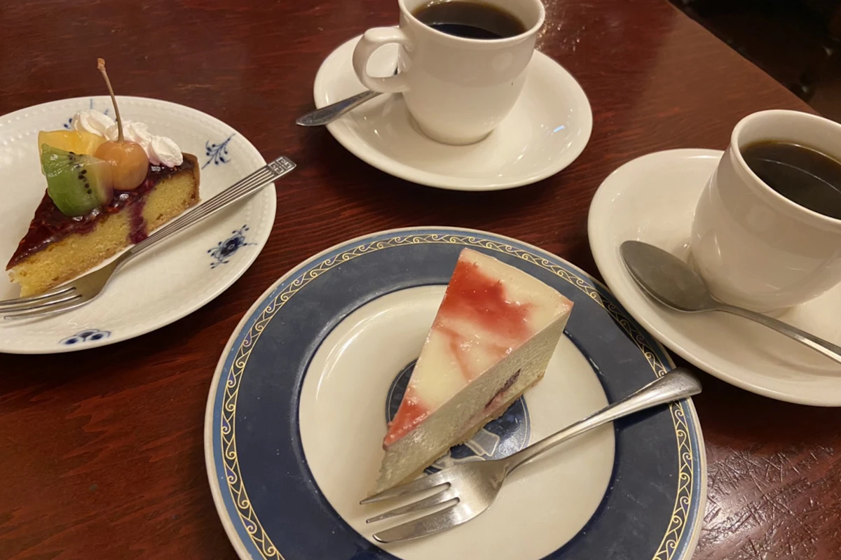 こふひいやでケーキセット食べてきた