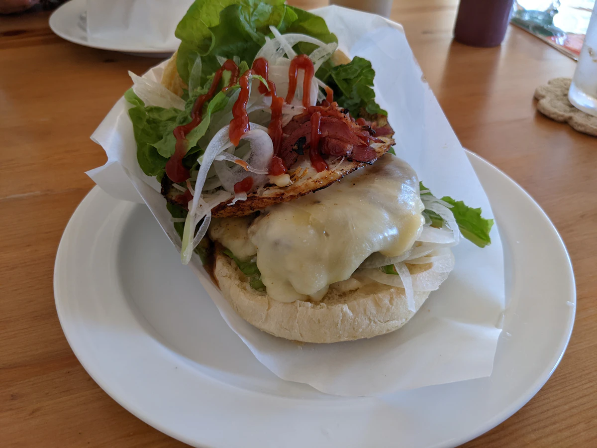 福江島のたゆたう。でランチにハンバーガーを食べた