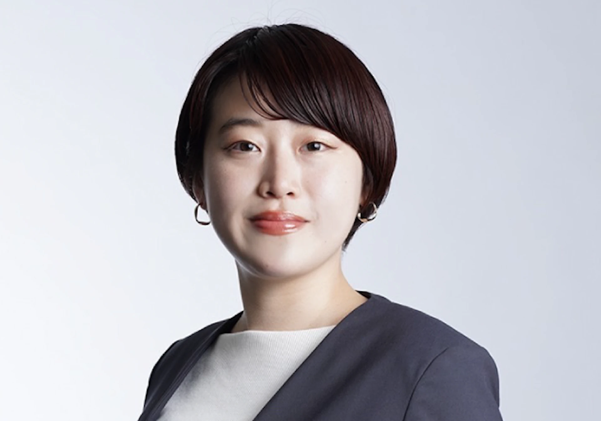 秋葉 奈央 氏