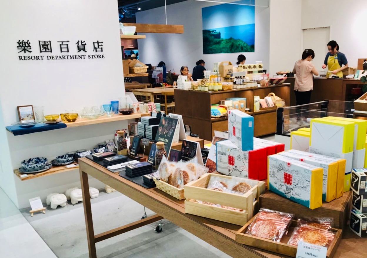  FINDING TRUE ‘PARADISE’  A Challenge Okinawa’s Sole Department Store Carries On