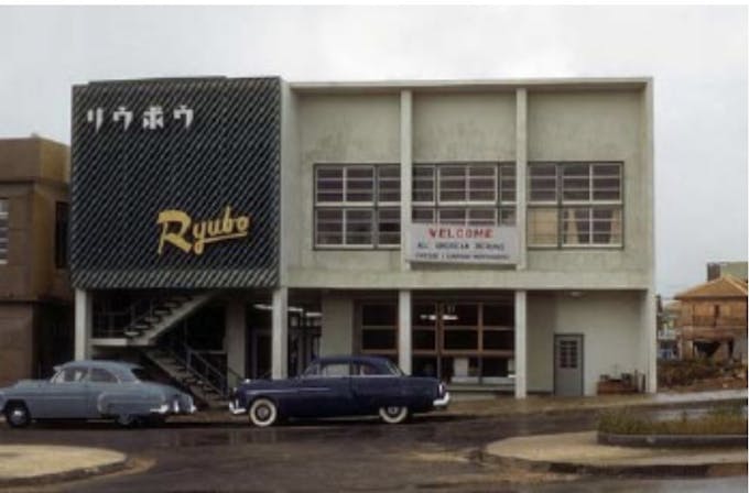 1954年開業当時のデパートリウボウ（現国際通り入り口）