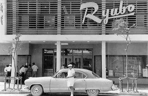 FINDING TRUE ‘PARADISE’  A Challenge Okinawa’s Sole Department Store Carries On