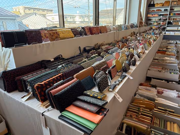 取引メーカーの要望に応じて企画、生産している、種類豊富な「がま口財布」