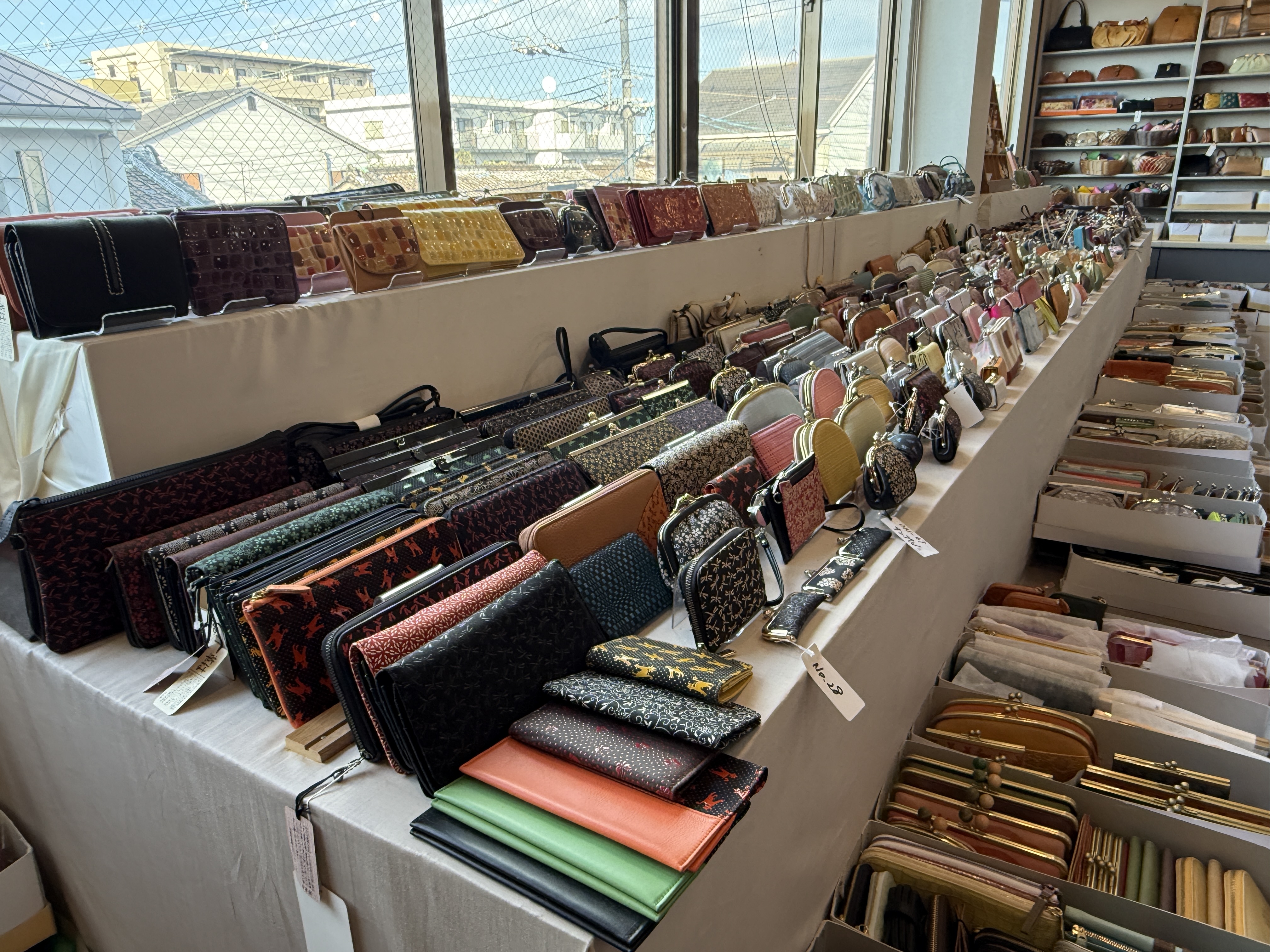 取引メーカーの要望に応じて企画、生産している、種類豊富な「がま口財布」