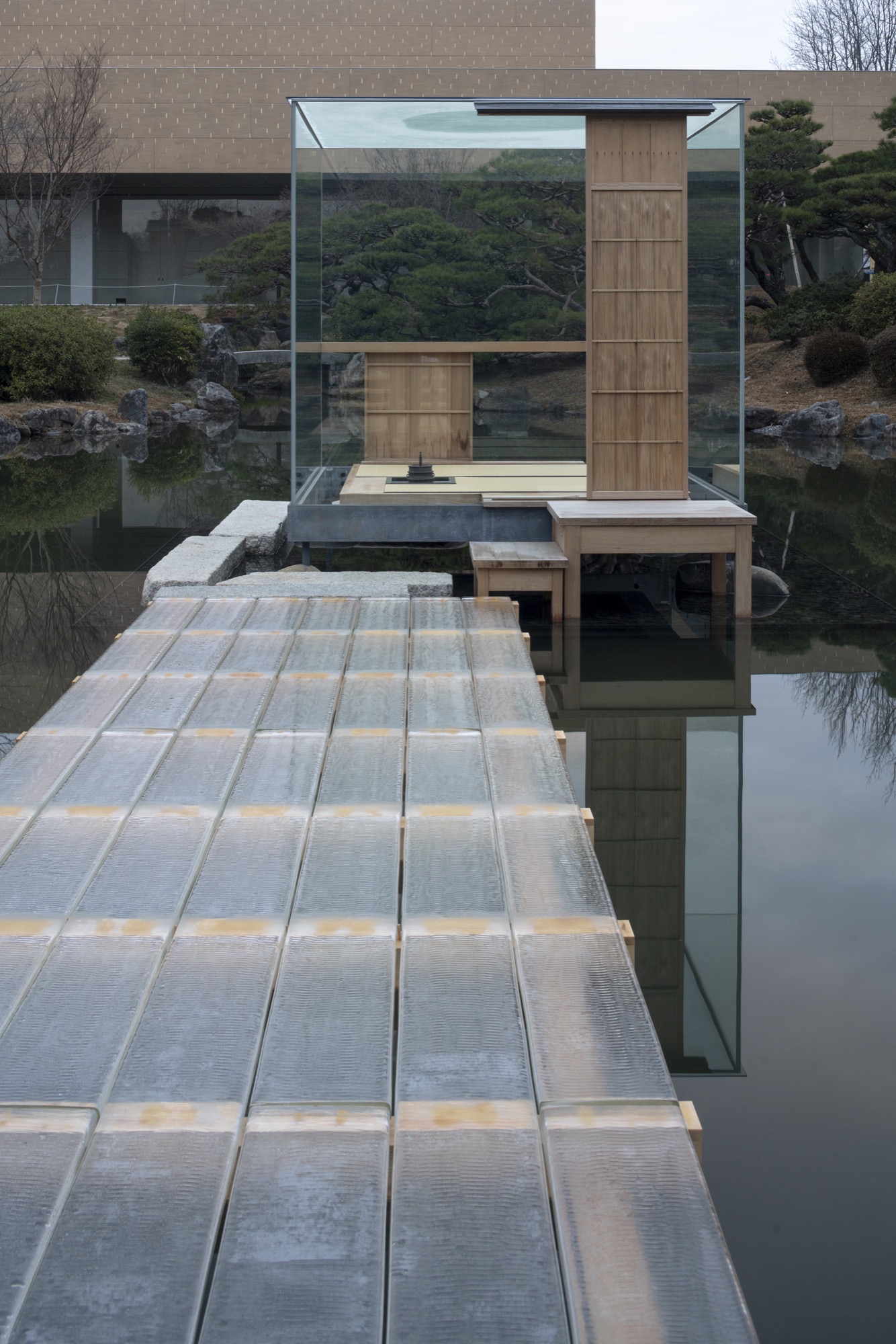硝子の茶室「聞鳥庵」京都 | Works | 新素材研究所