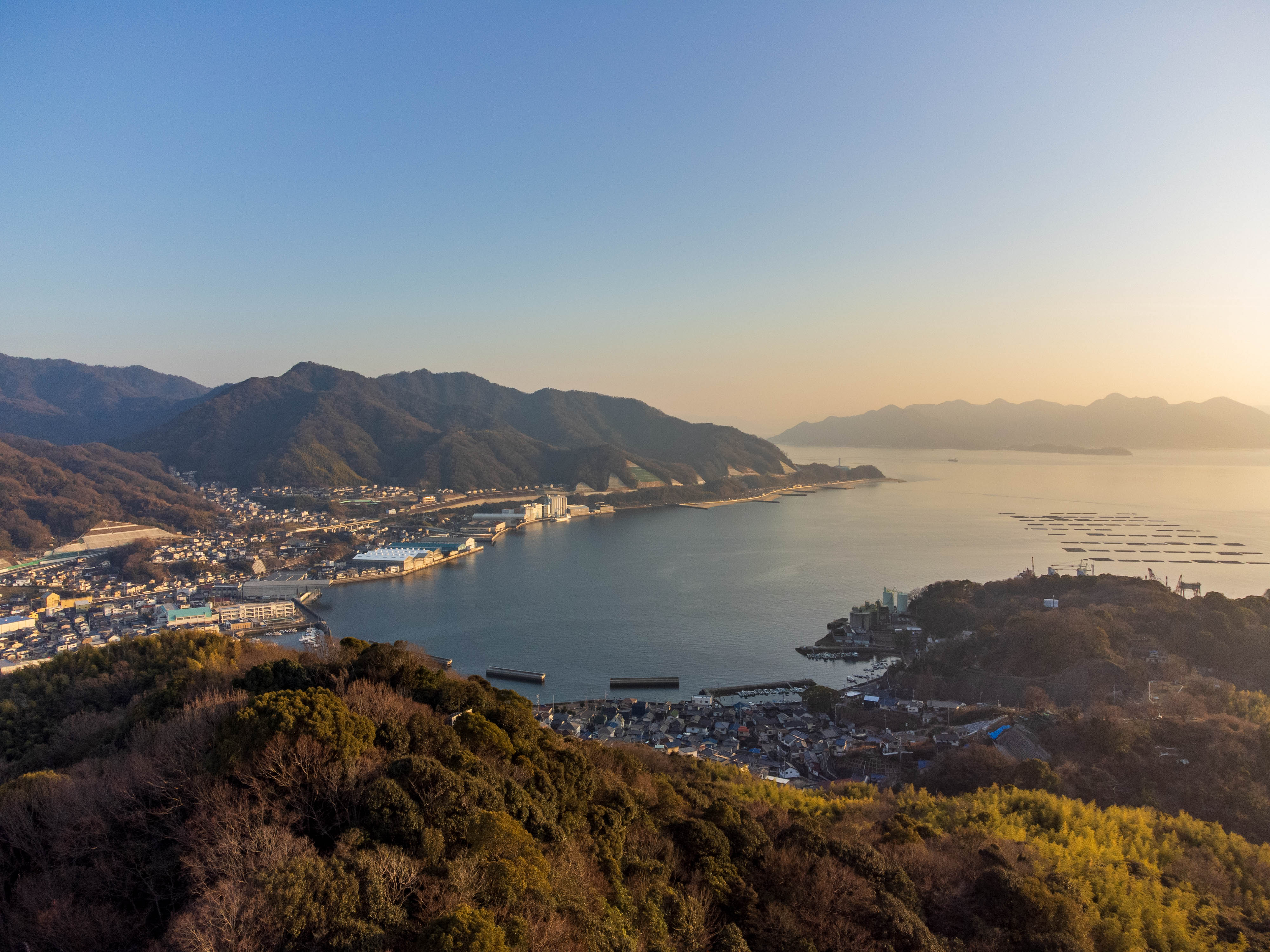 森山(広島県安芸郡坂町)でドローンを飛ばすのサムネイル画像