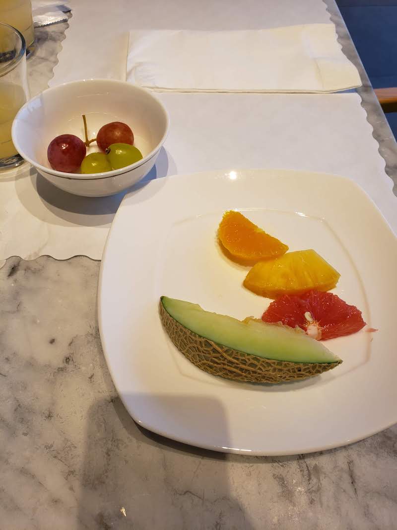 ヒルトン東京お台場朝食フルーツ