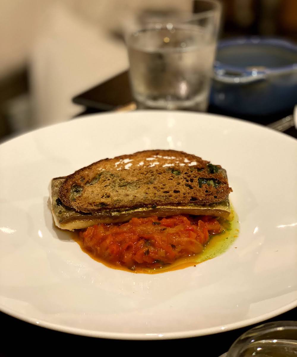 フォーシーズンズ丸の内のインルームダイニング