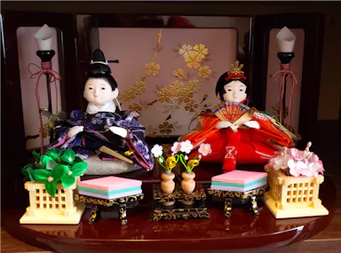 マンションにもおける小さなお雛様!"ぷりふあ""ふらここ"比較・レビュー!