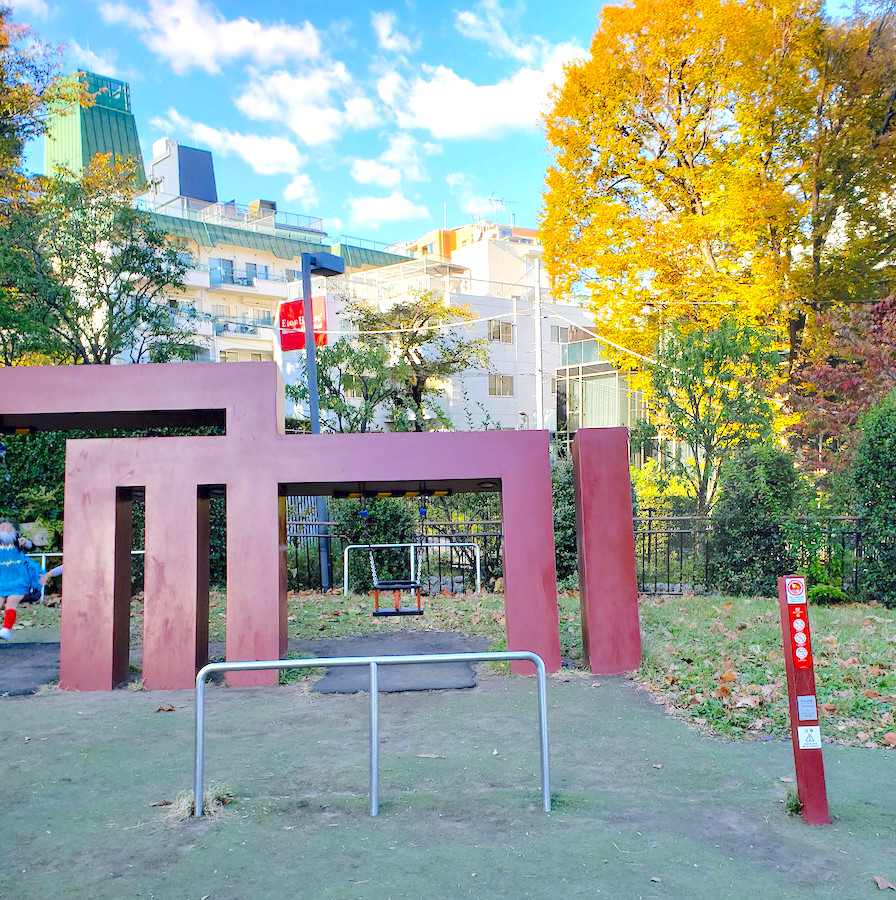 檜町公園の大人気の遊具、ブランコ