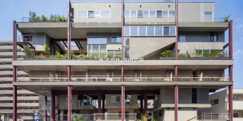 設計転職を運営する株式会社青山芸術のHP画像