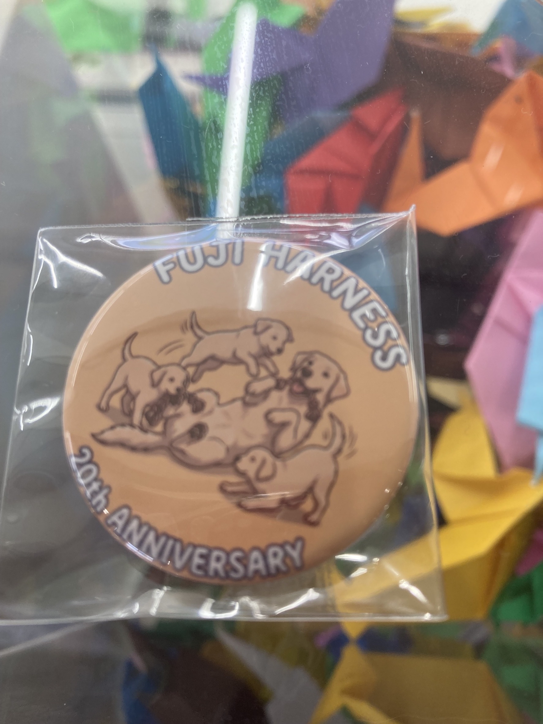 Commemorative badge. As this year marks the 20th anniversary of Fuji Harness, it bears the inscription ‘20th Anniversary’