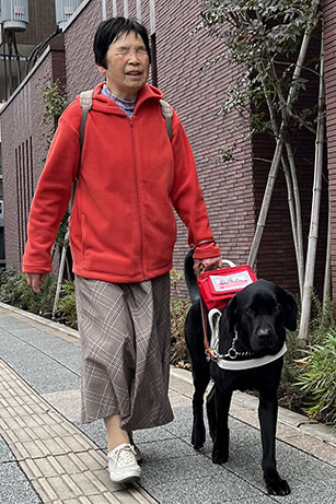 スタートライン：堤さん＆イーグル｜日本盲導犬協会