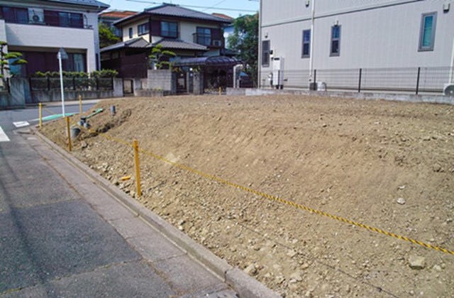 初めての土地売却!かかる費用と税金・流れ・必要な書類を解説