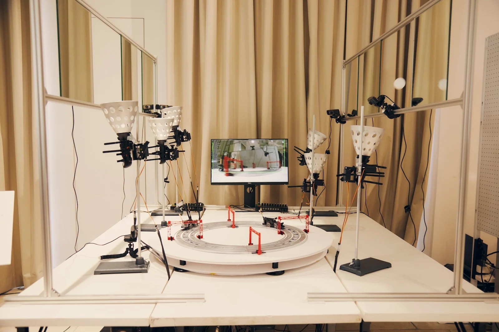 Physical Control Ecosystemのブース全体の画像