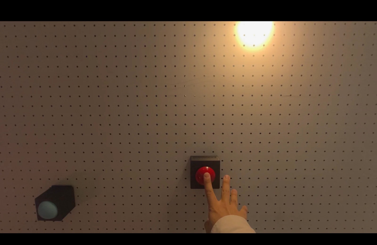 Spatial Interaction Hub for Apple Vision Proのブース内に設置されたボタンの造作の画像
