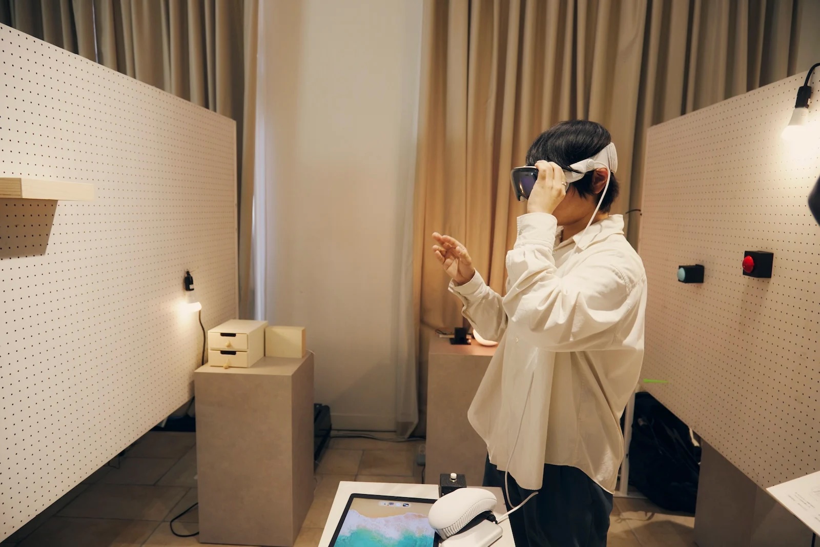 Spatial Interaction Hub for Apple Vision Proを体験中の画像