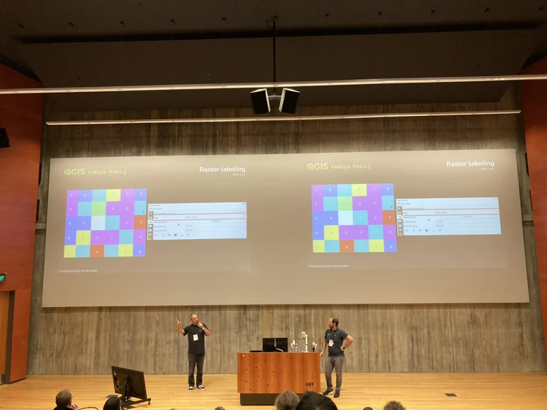 最近の新機能の紹介している様子。時間足りなくて後半はただスライド捲るだけに 笑