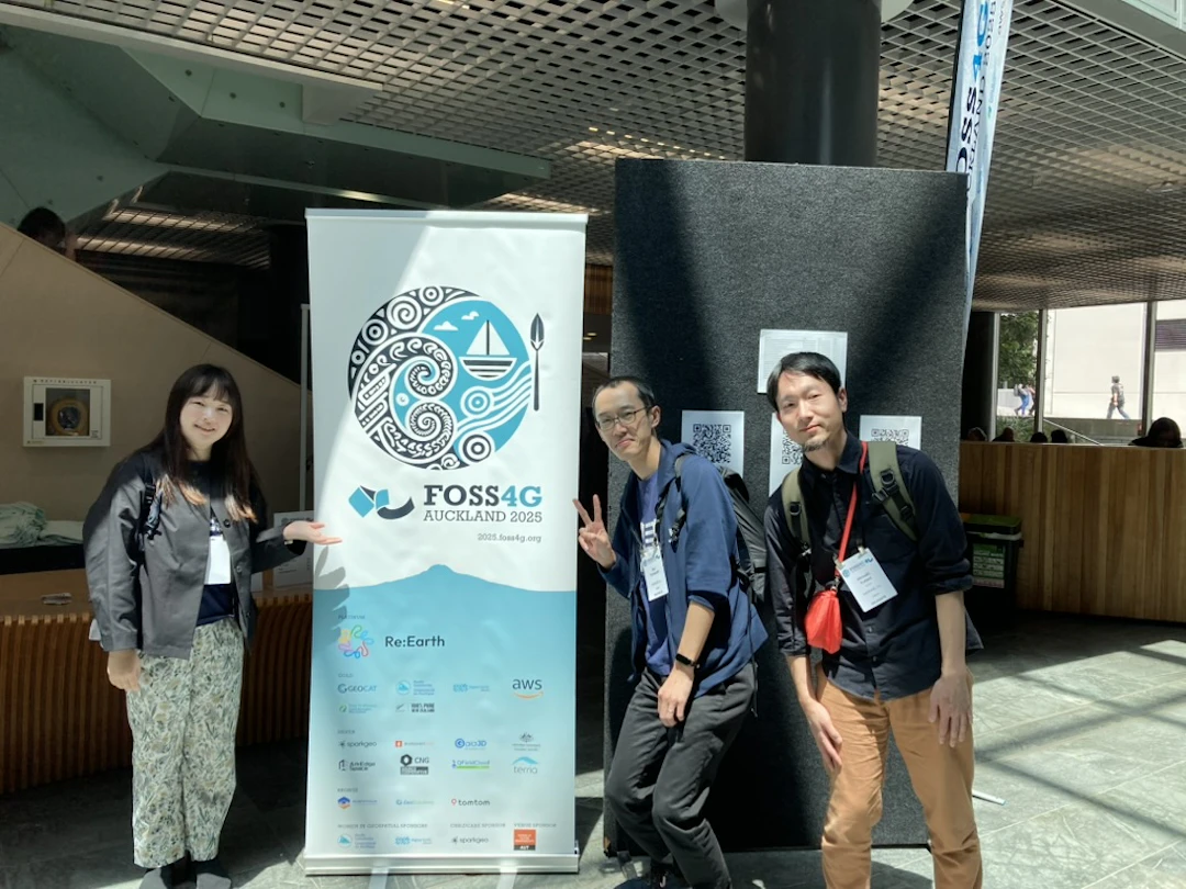 MIERUNEから参加したメンバーでの集合写真(真ん中が私です)