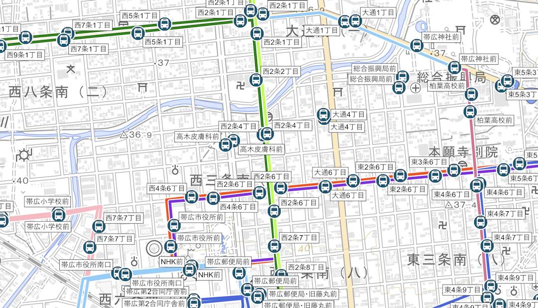 交通データの可視化（地理院タイルを背景に、GTFSデータ（十勝バス）を加工して作成）