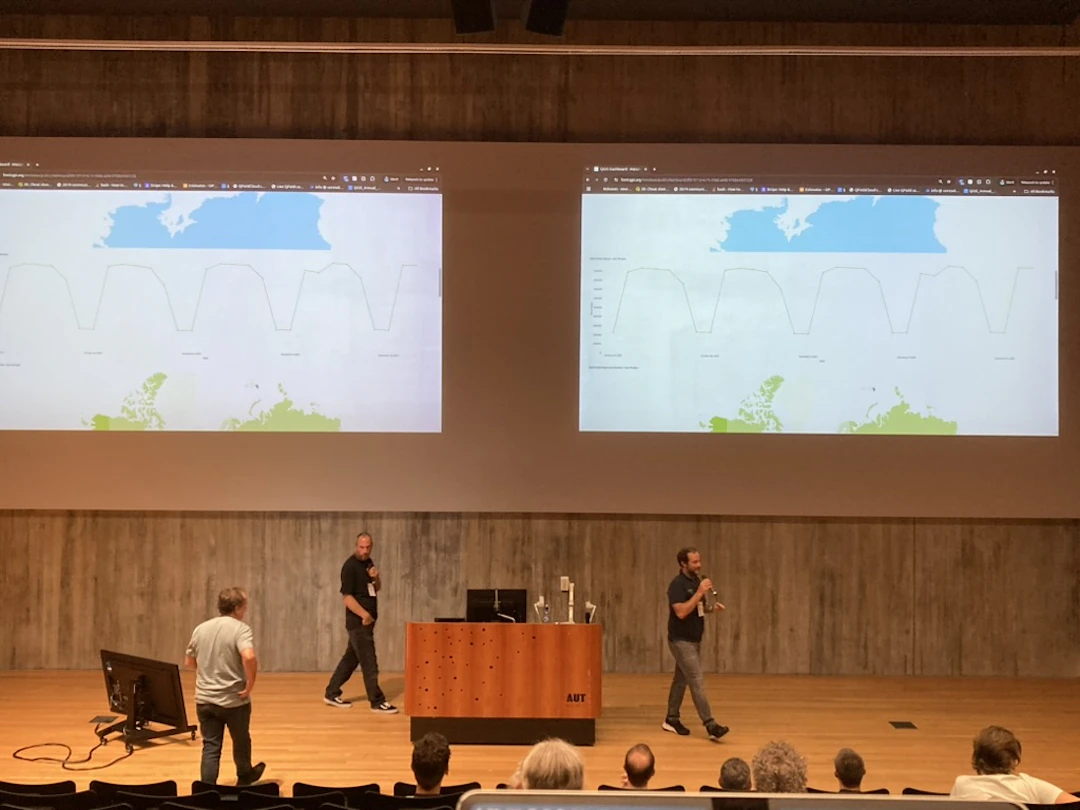 「何か質問ある?」の質問に回答している様子