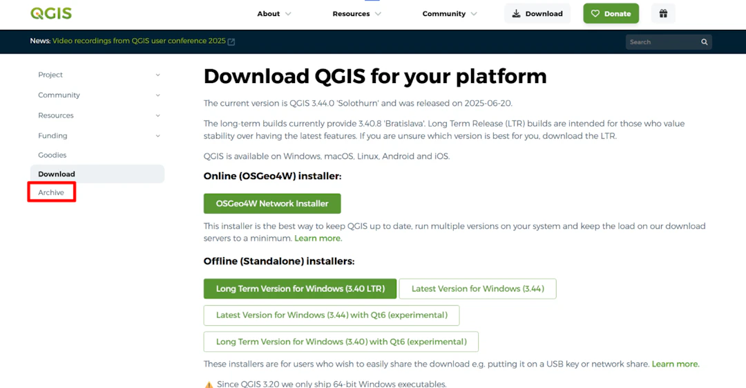 QGISのダウンロードページから［Archive］をクリック