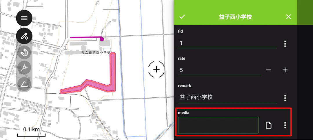 QFieldで添付ファイル型の属性が表示された(地理院タイルを加工して作成)