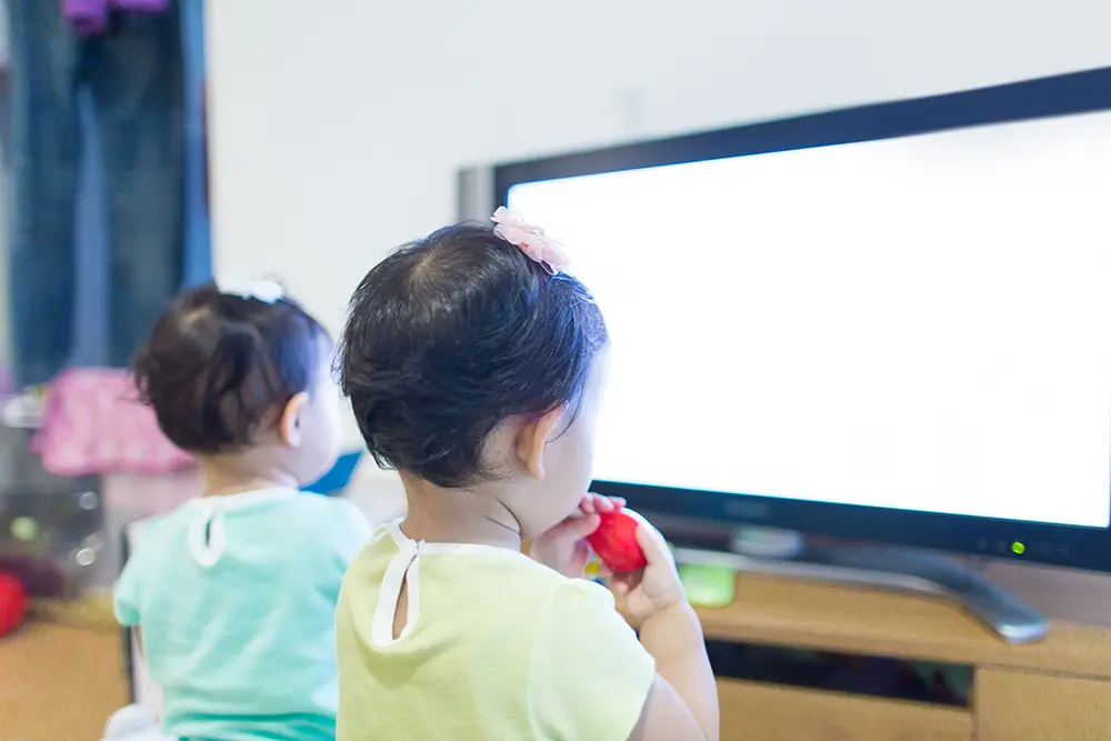 TV、DVDとどう付き合うか？～「新しいタイプの言葉の遅れ」への対策について | 0歳からの幼児教室【ベビーパーク/キッズアカデミー】