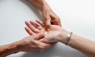 腰痛が長引いていませんか？〜原因を知って鍼灸マッサージでスッキリ解消〜