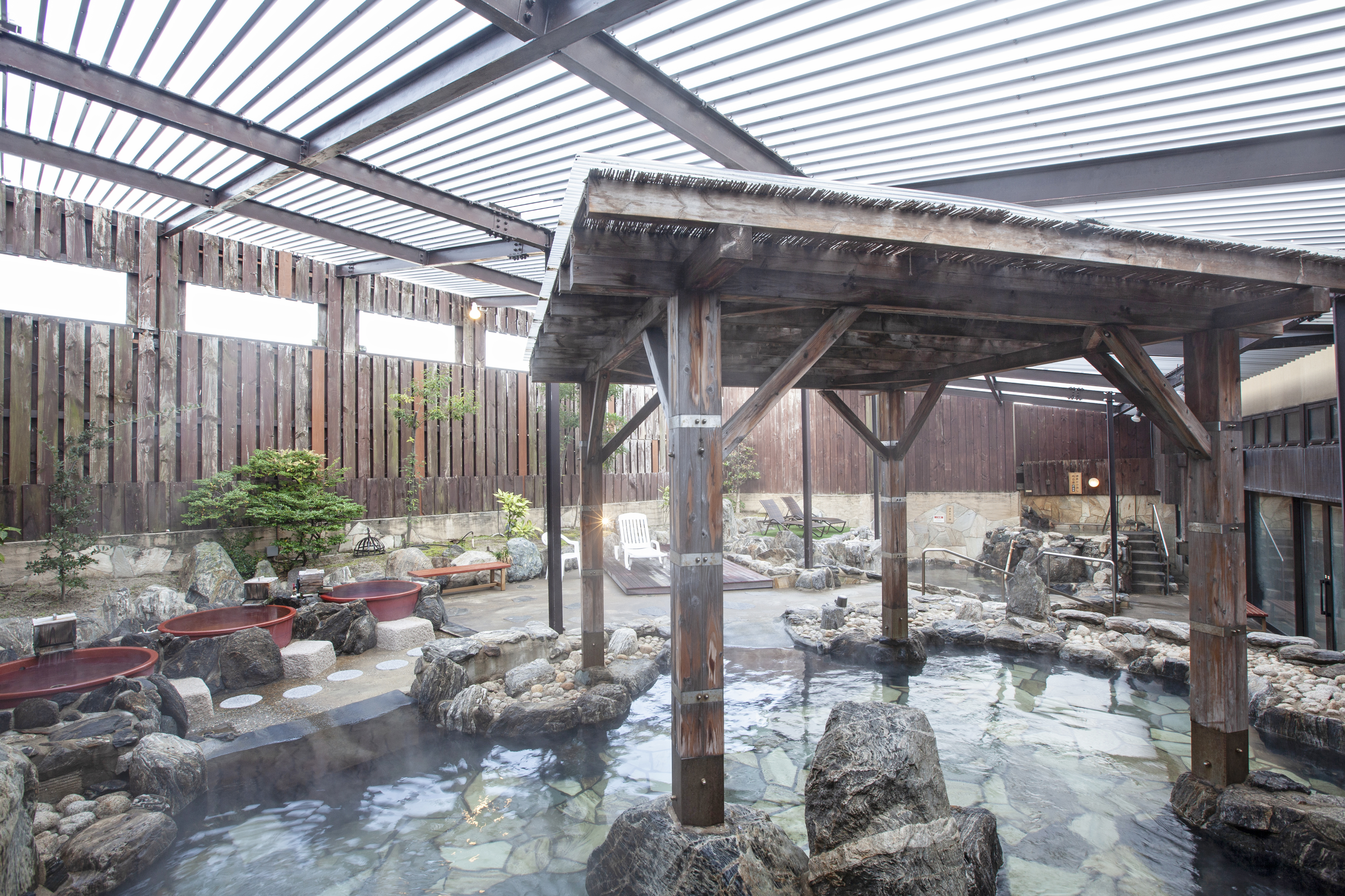 みなと 温泉 波 葉 の 湯