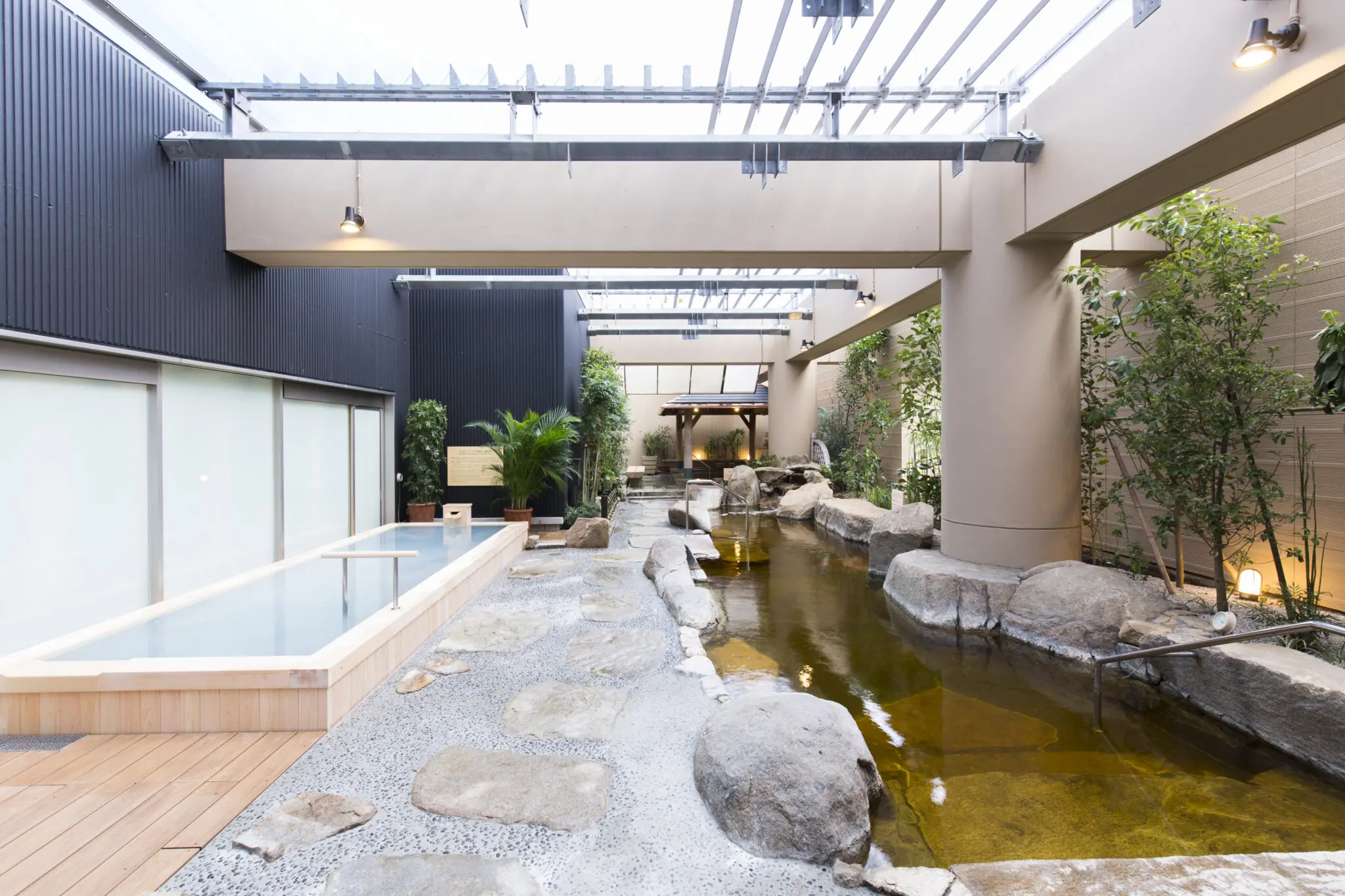 東京ドーム天然温泉 Spa LaQua | Chill+