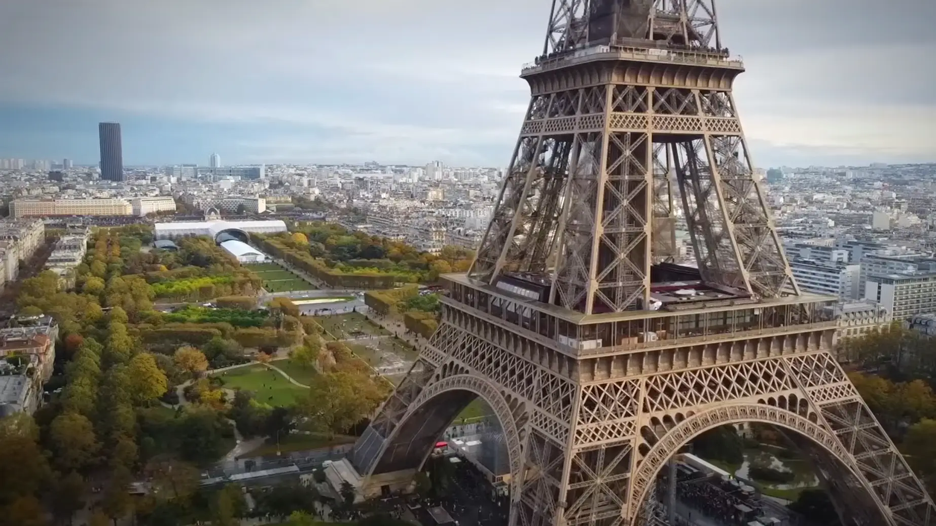 Eiffel Tower Stadium（エッフェル塔スタジアム）