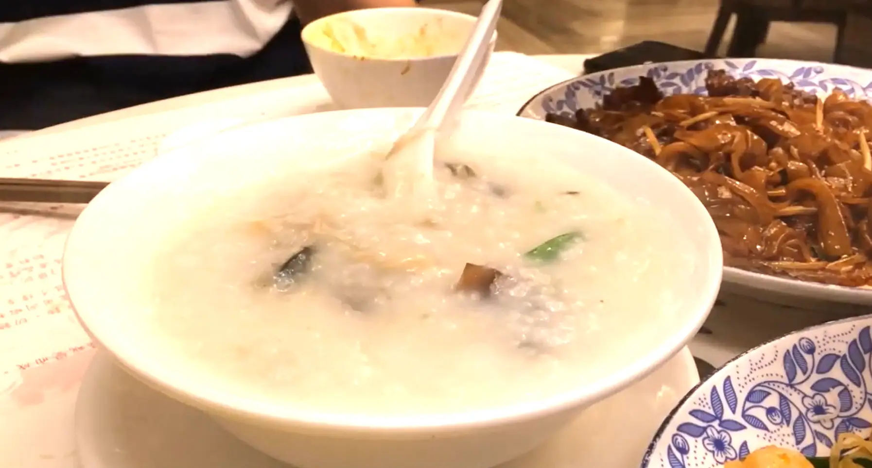 正斗粥麺専家 （Tasty Congee & Noodle Wantun Shop）