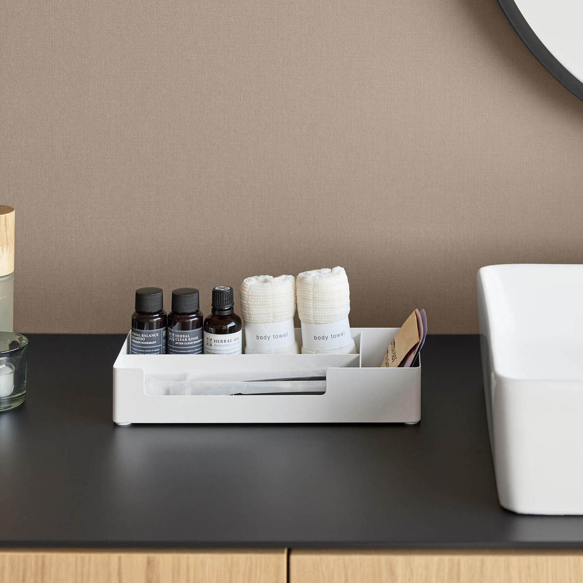 tower ｜ 仕切り付きアメニティ収納 タワー ｜ 山崎実業