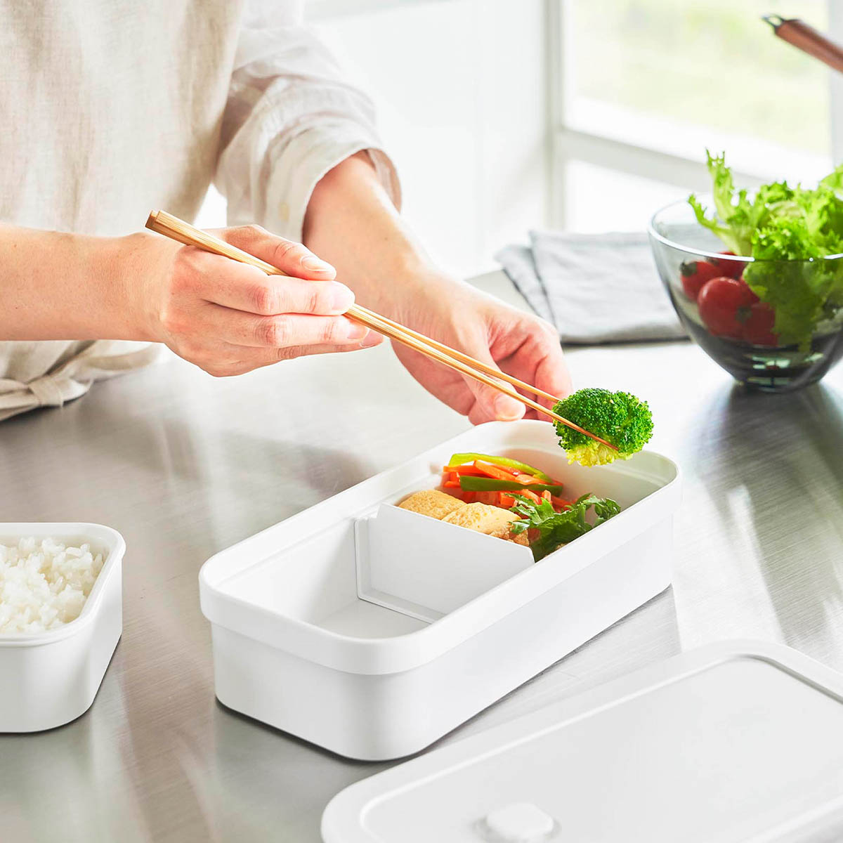 tower ｜ 冷凍ごはん用のザルがそのまま入るバルブ付き密閉