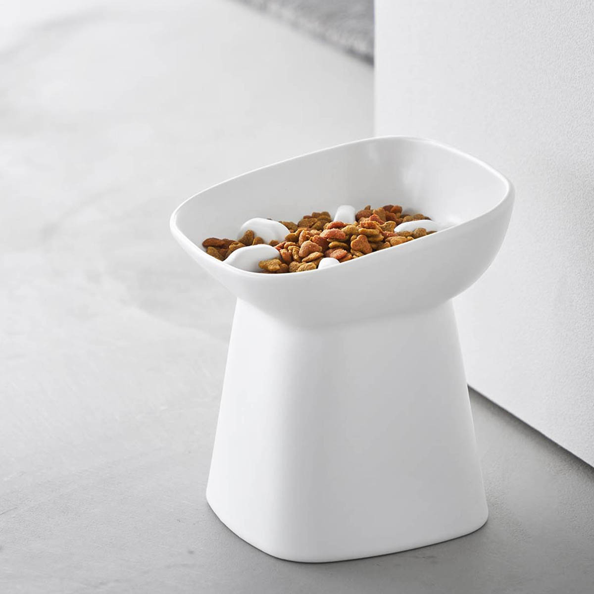 nooks ｜ 早食い防止陶器ペットフードボウル ヌークス 斜め H17