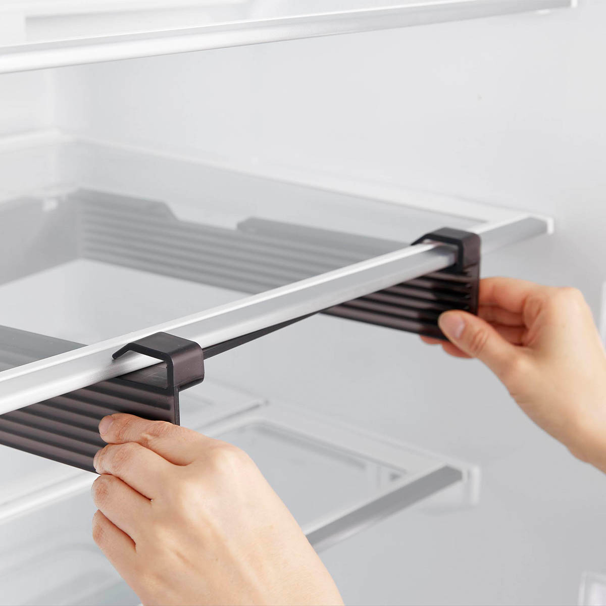 tower ｜ 冷蔵庫中棚下高さ調節卵ラック タワー L ｜ 山崎実業