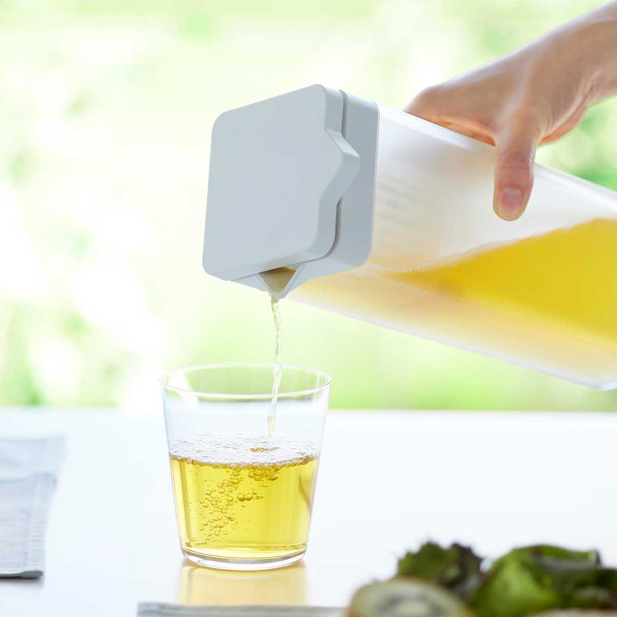 tower ｜ 倒して置ける冷水筒 タワー ティーバッグ入れ付き ｜ 山崎実業