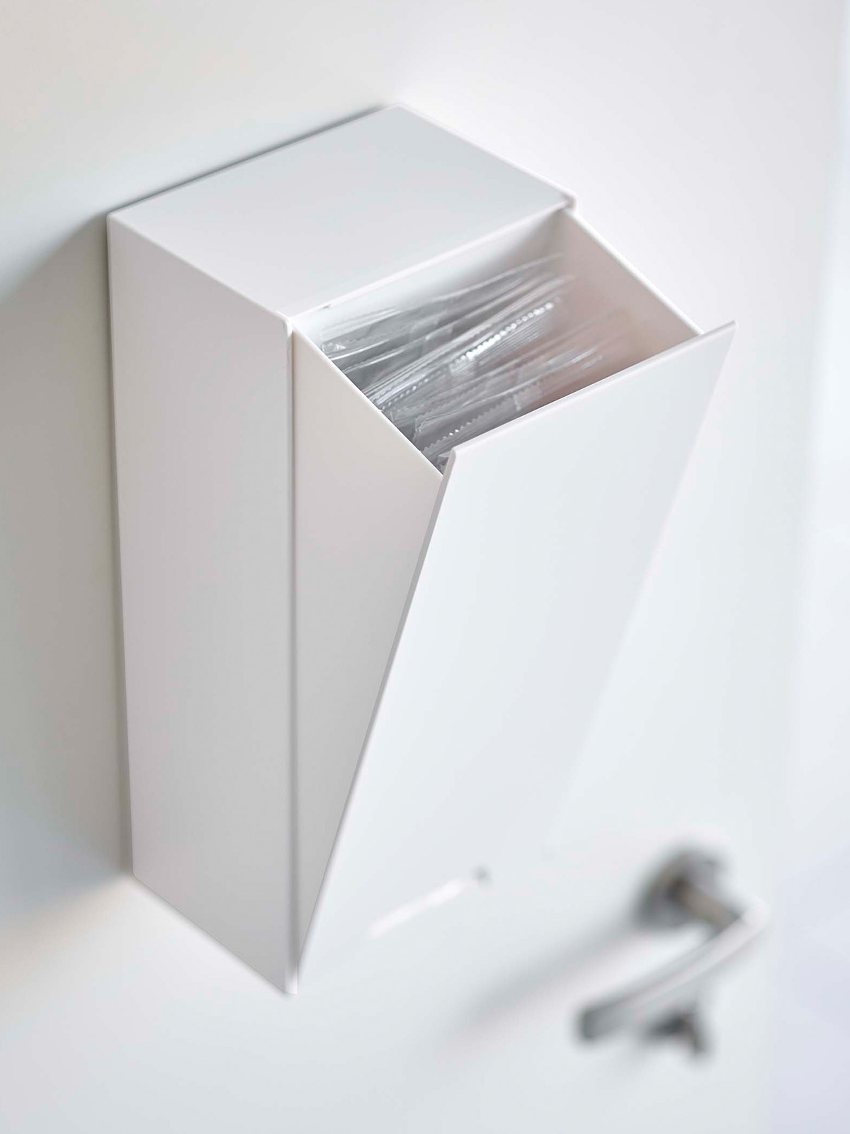 山崎実業 tower ツーウェイ立体マスク収納ケース ブラック 5782 山崎実業 公式販売店 tower ツーウェイ立体マスク収納ケース タワー