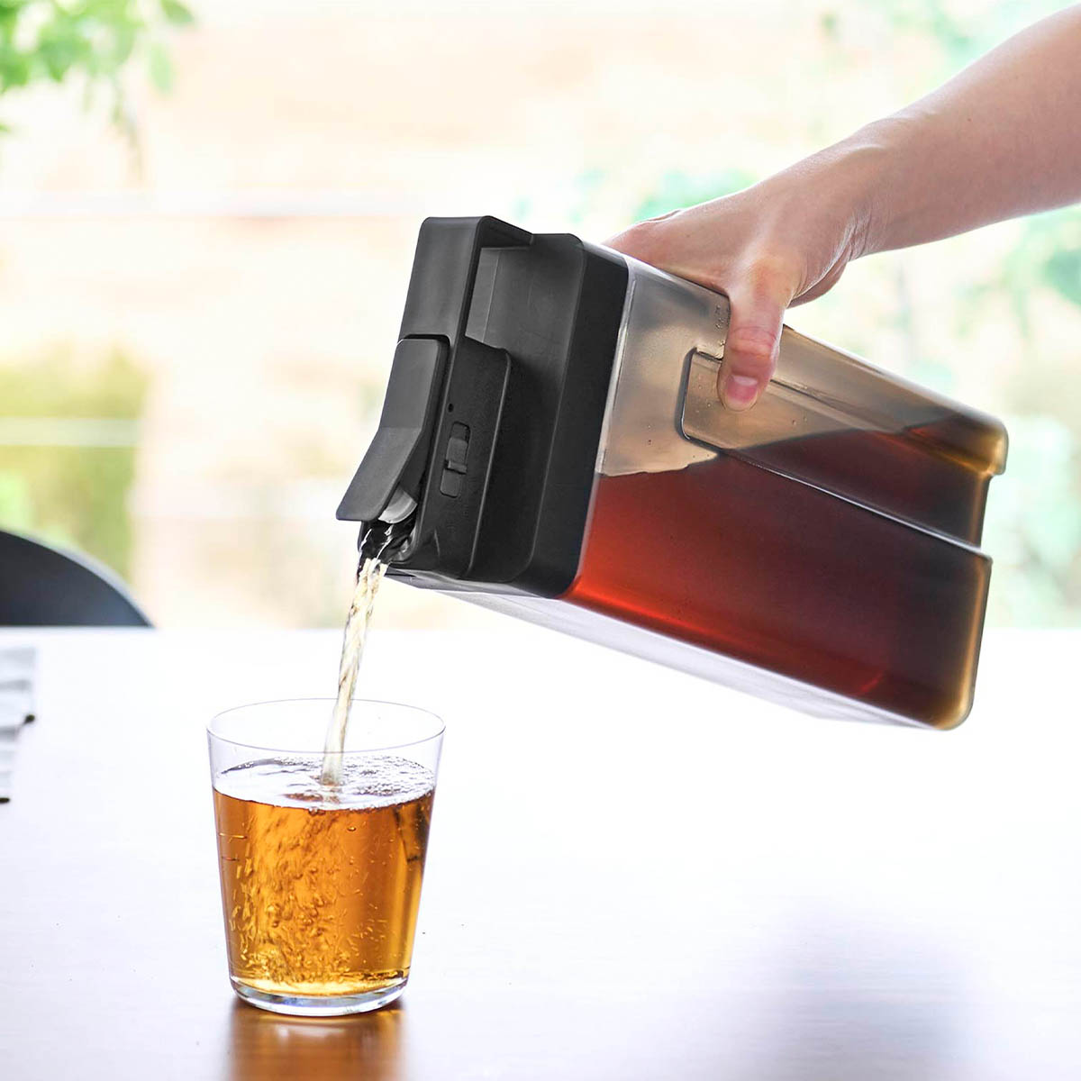 tower ｜ 倒して置けてそのまま注げる冷水筒 タワー 2.2L