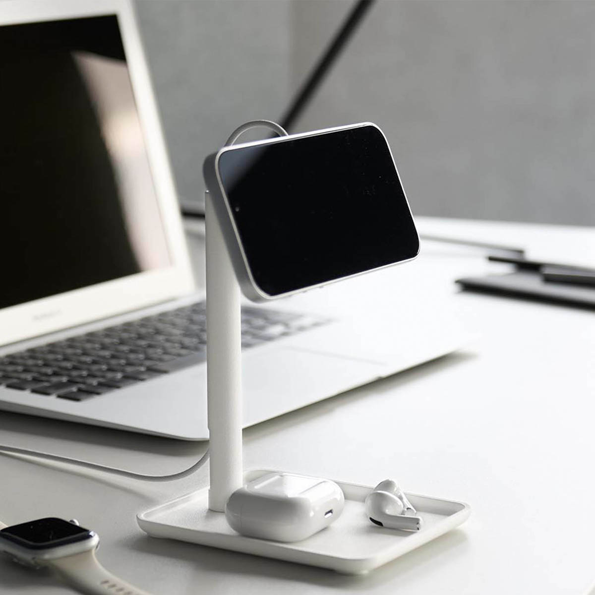 tower ｜ トレー付きスマートフォン充電スタンド タワー ｜ 山崎実業