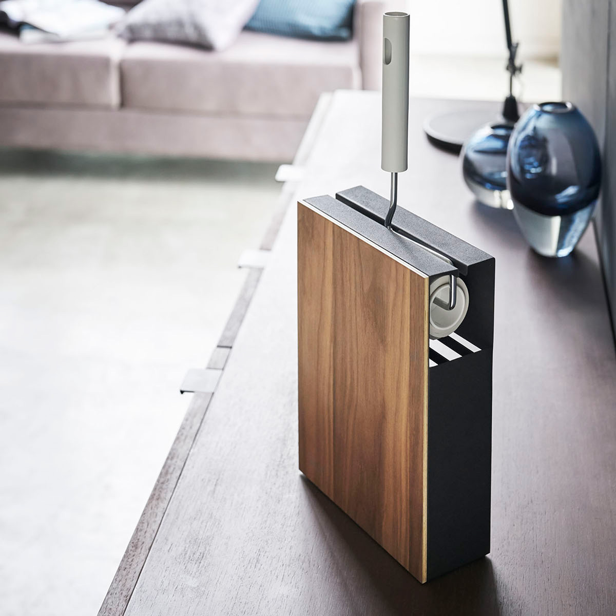 RIN ｜ カーペットクリーナースタンド リン ｜ 山崎実業