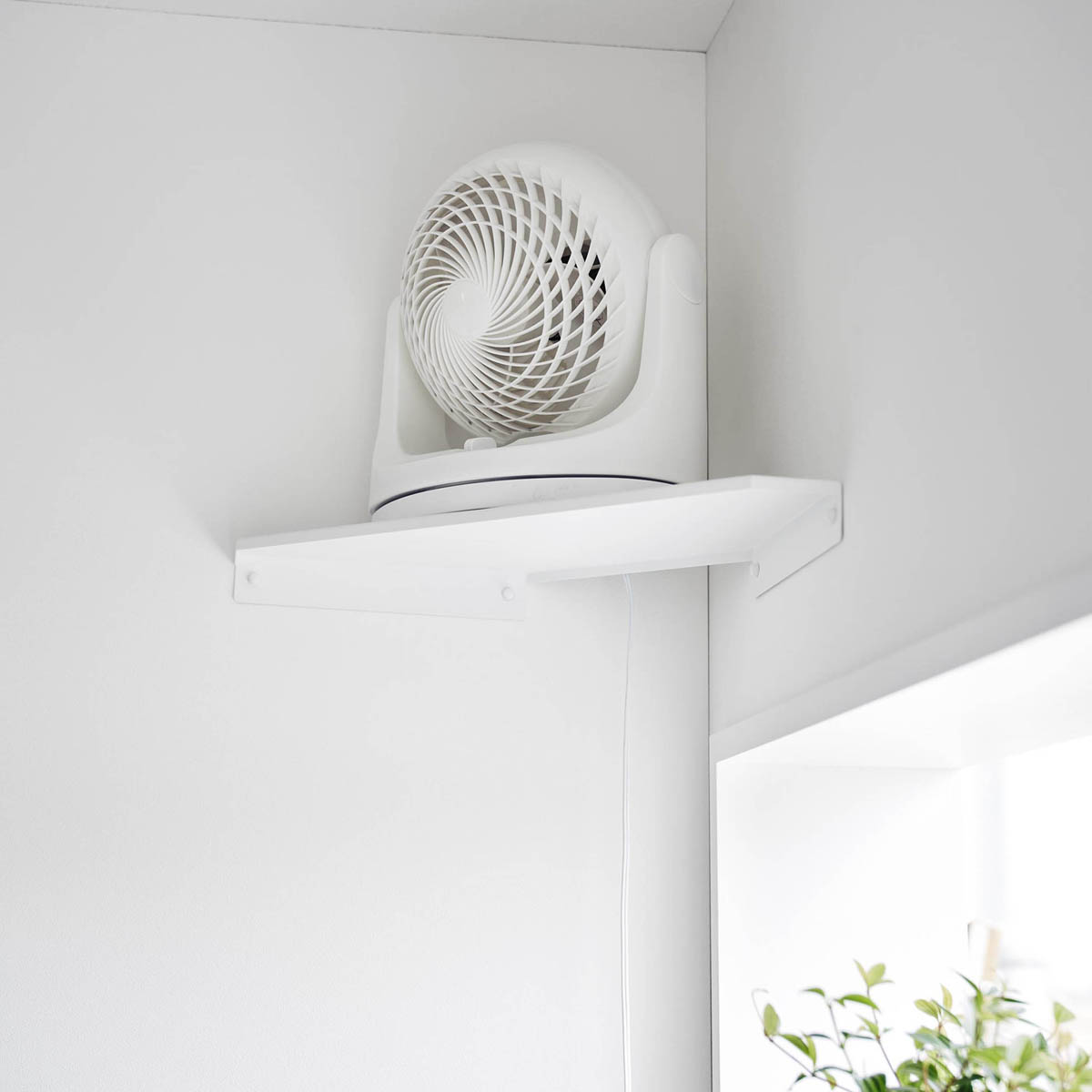 サーキュレータースタンド　シェルフ　ウォールナット smart ｜ ウォールコーナーサーキュレーターラック スマート 石こう