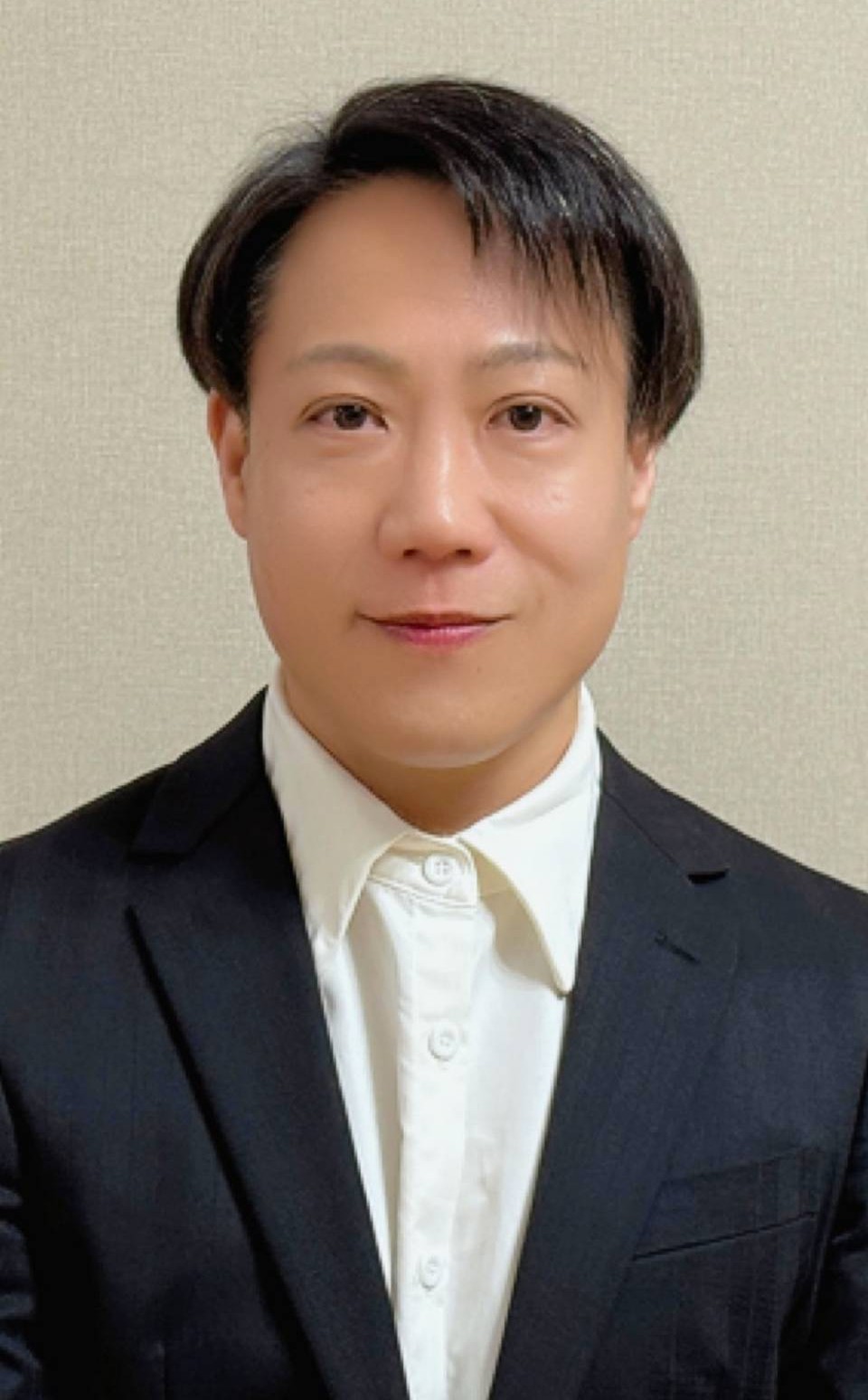 <p>1998年に劇団新派に入団し、数々の公演に出演している。 2016年幹部昇進。</p>