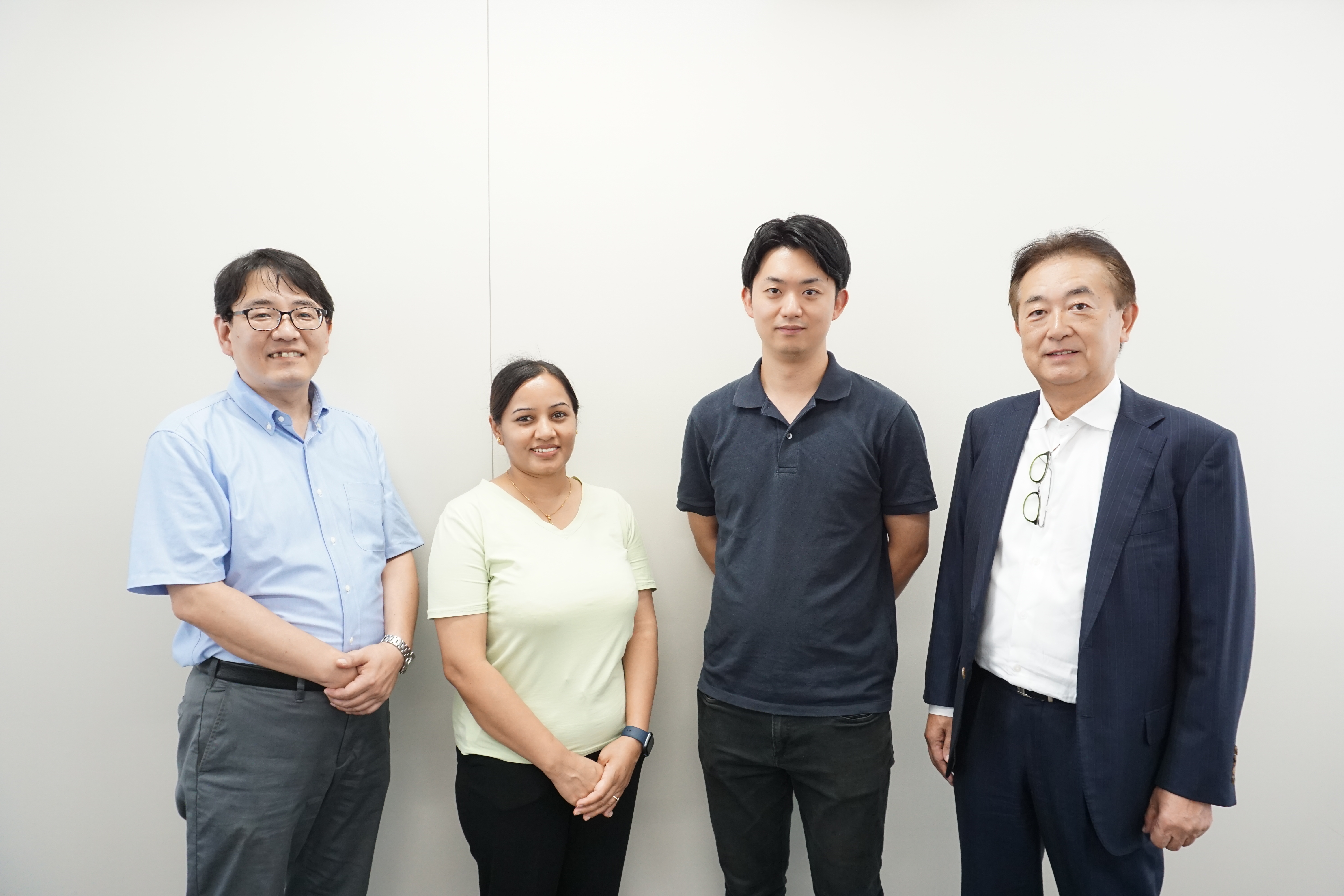 本社と現場のコミュニケーション、シフト管理負担の軽減、定着率改善まで全部DXで解決！