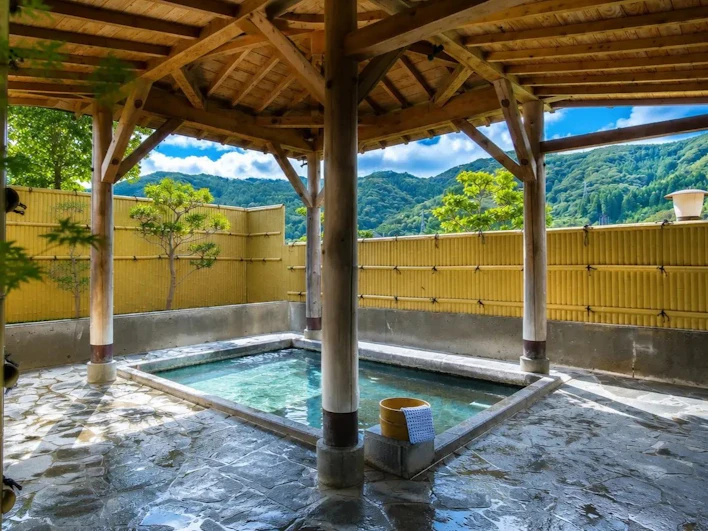 【ブランナールみささ】【新企画】夏の酷暑対策 火照った身体を“冷たい名湯”で癒やす夏季限定の「冷たい露天風呂」を開始。地域の夏花火を目の前で臨む「ブランナールみささ」で過ごす夏のひととき